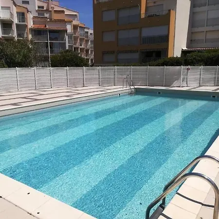- Avec Piscine אגדה