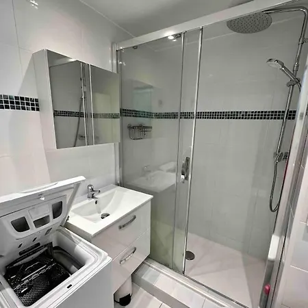 - Avec Piscine דירה אגדה